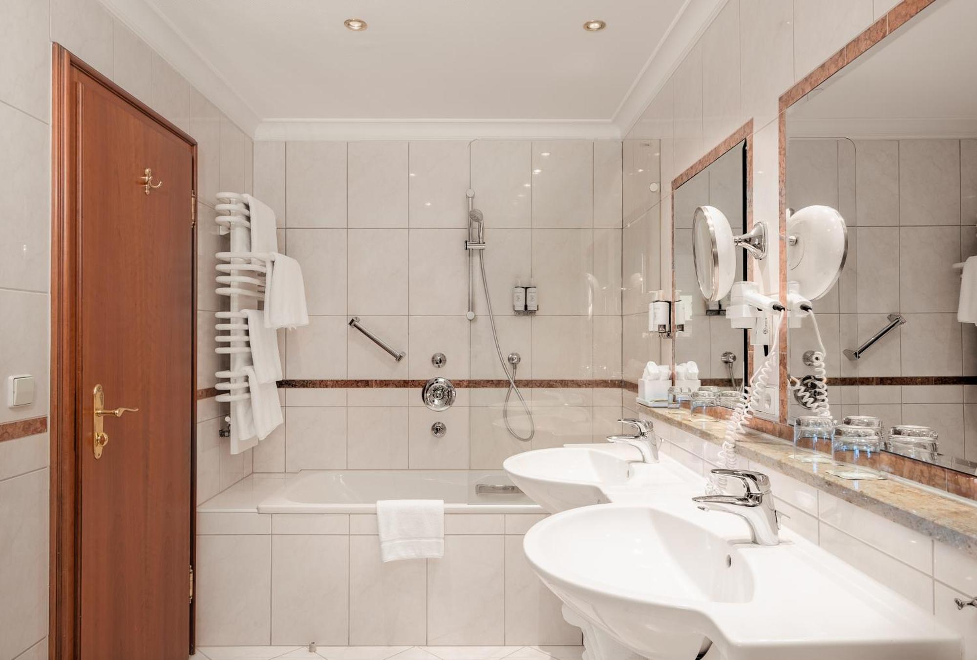 Adler Haeusern Gourmet & Spa Hotel Szoba fotó